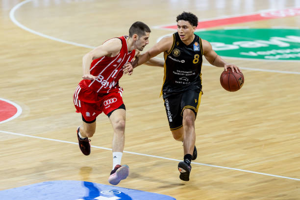 轻的球员来 轻的球员来