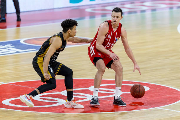 凭借经验和 凭借经验和